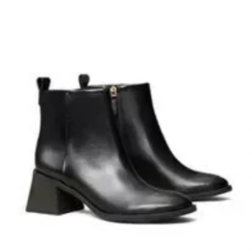 Brand New Tory Burch Block Heel Zip Up Black Ankle Tab Logo Booties Boots 9.5